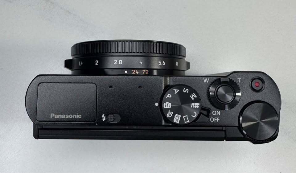 Panasonic Lumix LX10 Camera