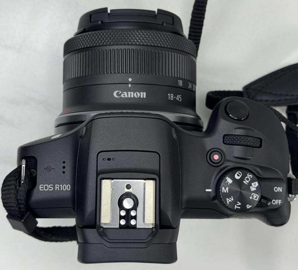 Canon R100 Camera With Lens