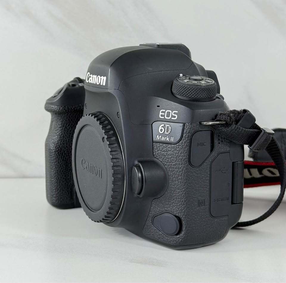 Canon EOS 6D Mark II 26.MP Camera
