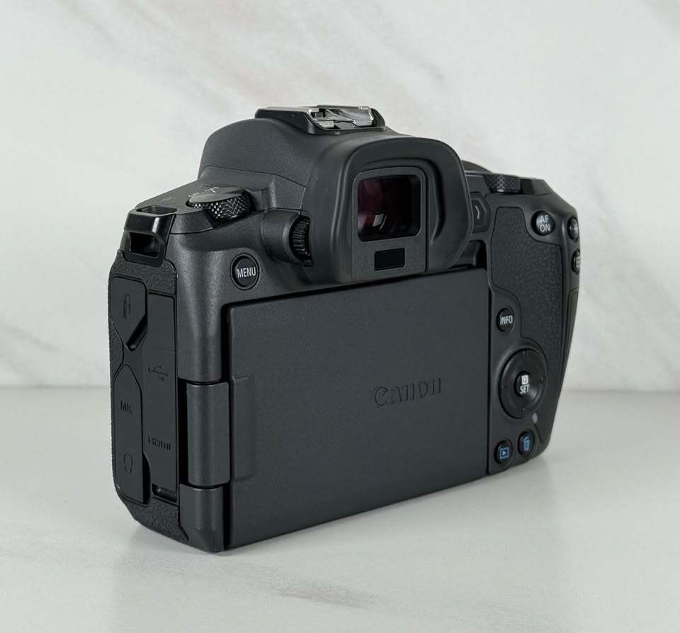 Canon EOS R Mirrorless Camera