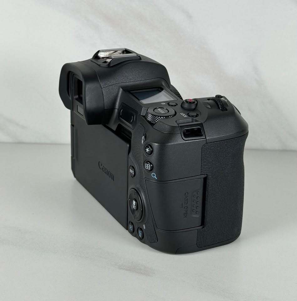 Canon EOS R Mirrorless Camera