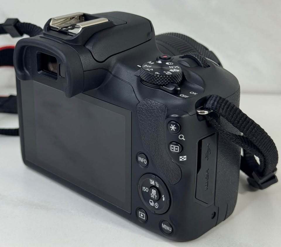 Canon R100 Camera With Lens