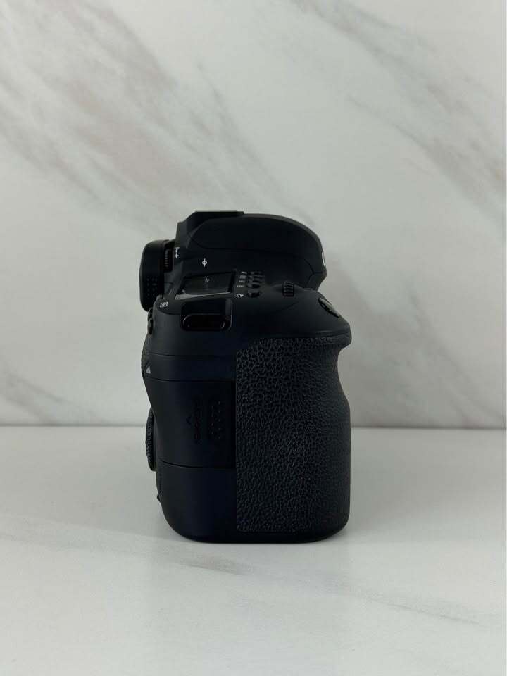 Canon EOS 6D Mark II Camera