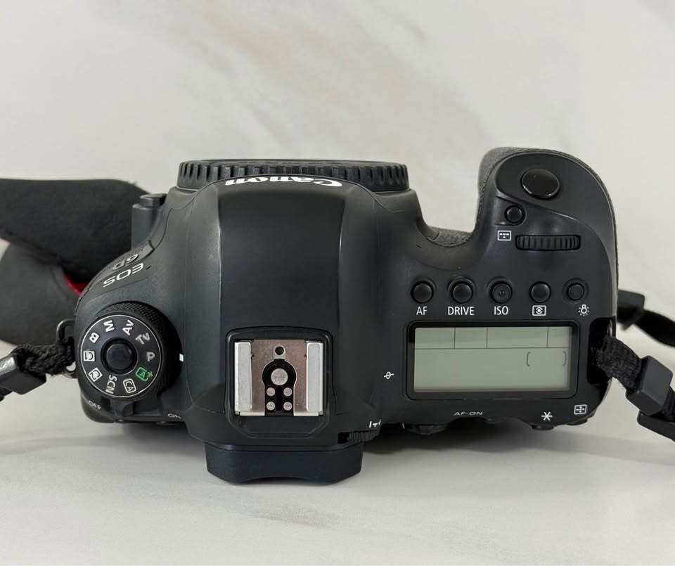 Canon EOS 6D Mark II 26.MP Camera