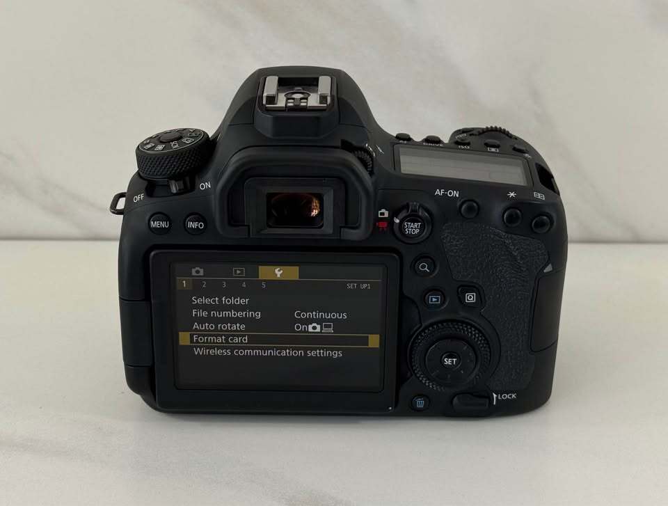 Canon EOS 6D Mark II Camera
