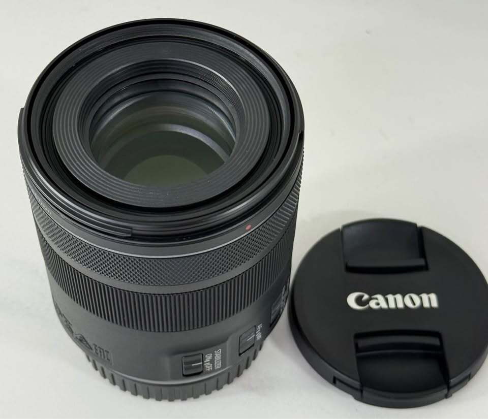 Canon RF 85mm F2 Macro IS STM