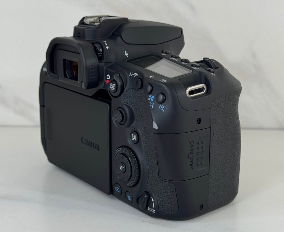 Canon EOS 90D Camera