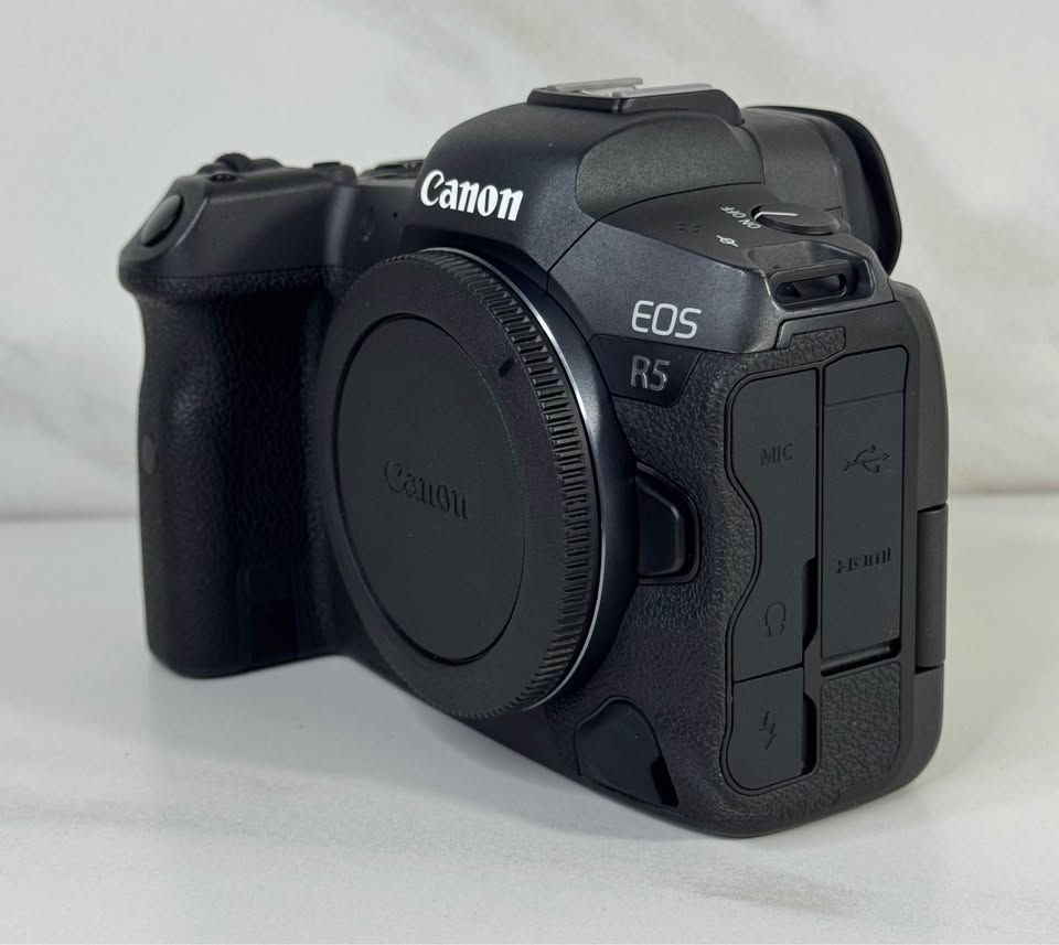 Canon EOS R5 Camera