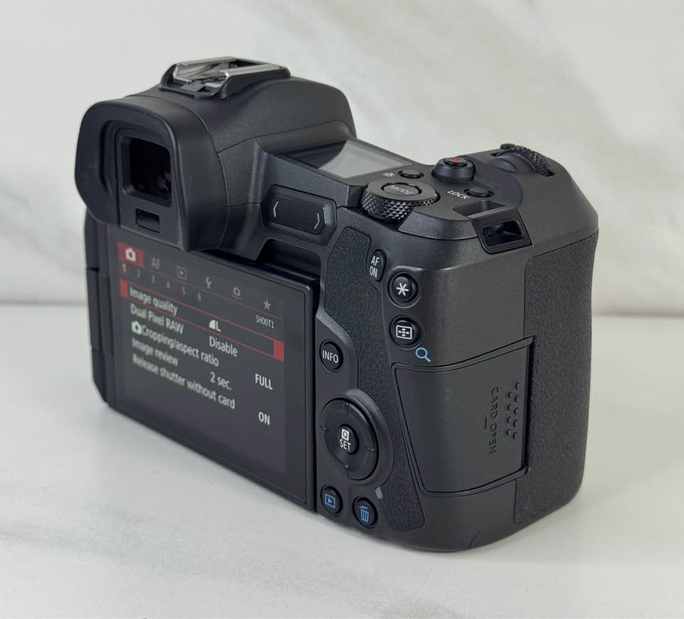 Canon EOS R Camera