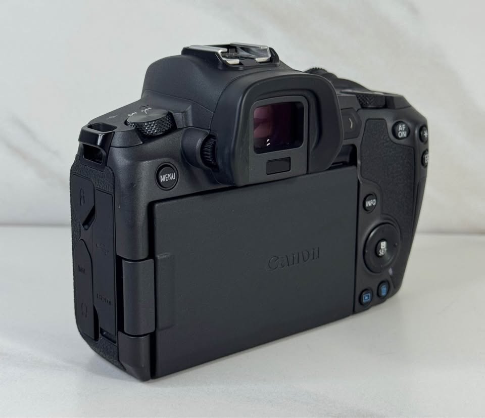Canon EOS R Camera