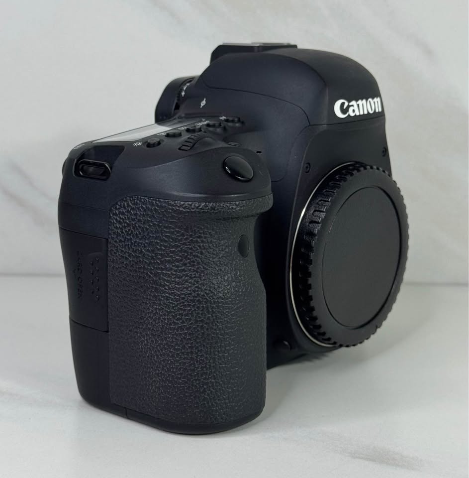 Canon EOS 6D Mark II Camera