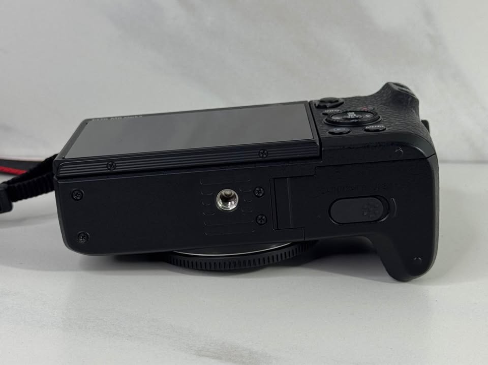 Canon EOS M6 Mark II Camera