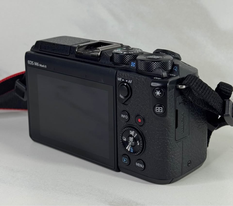 Canon EOS M6 Mark II Camera