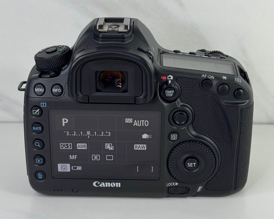 Canon EOS 5DS 50MP Camera