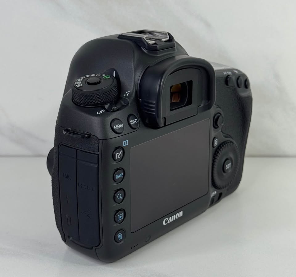Canon EOS 5DS 50MP Camera