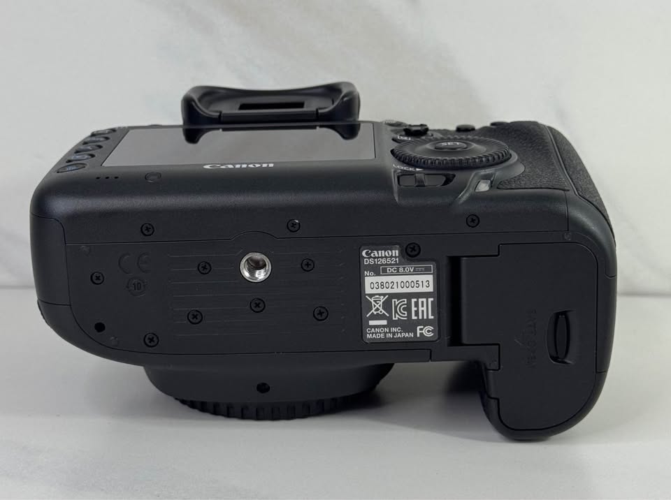 Canon EOS 5DS 50MP Camera