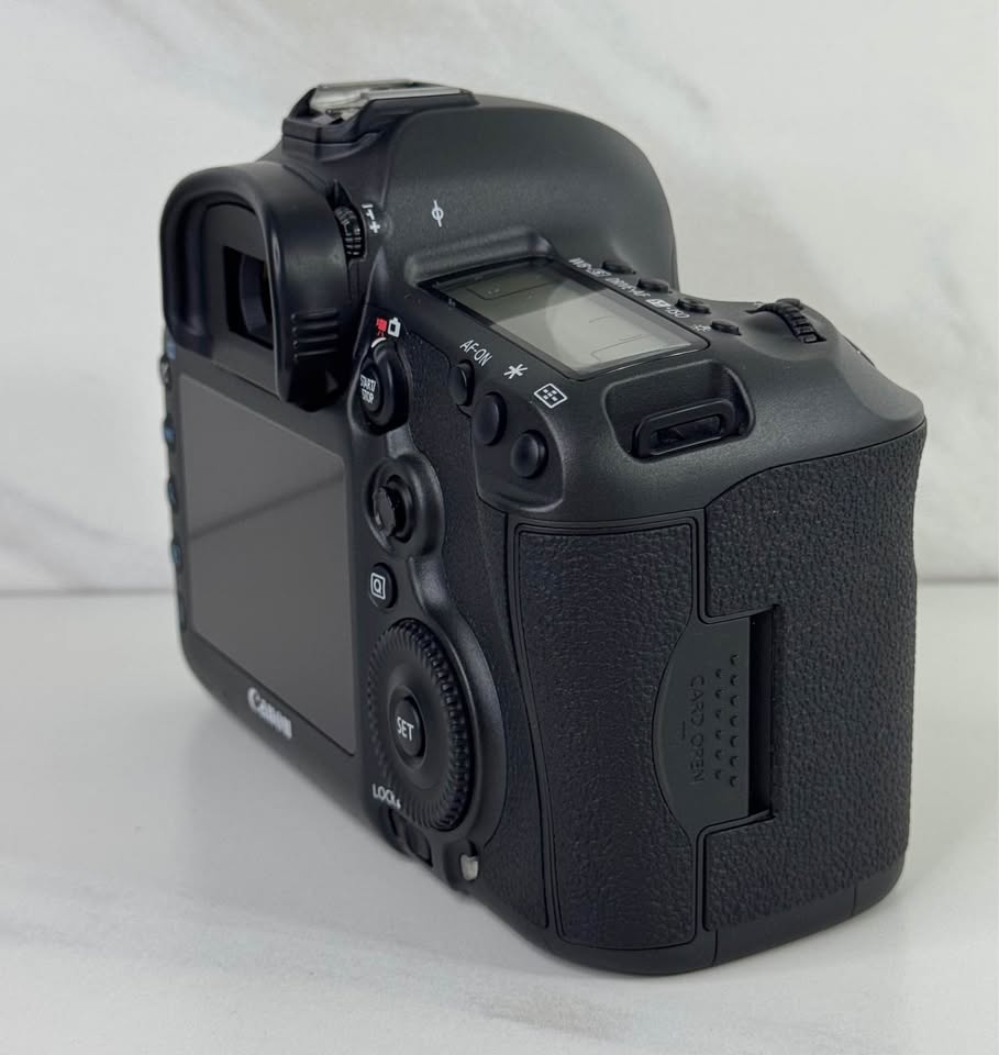 Canon EOS 5DS 50MP Camera