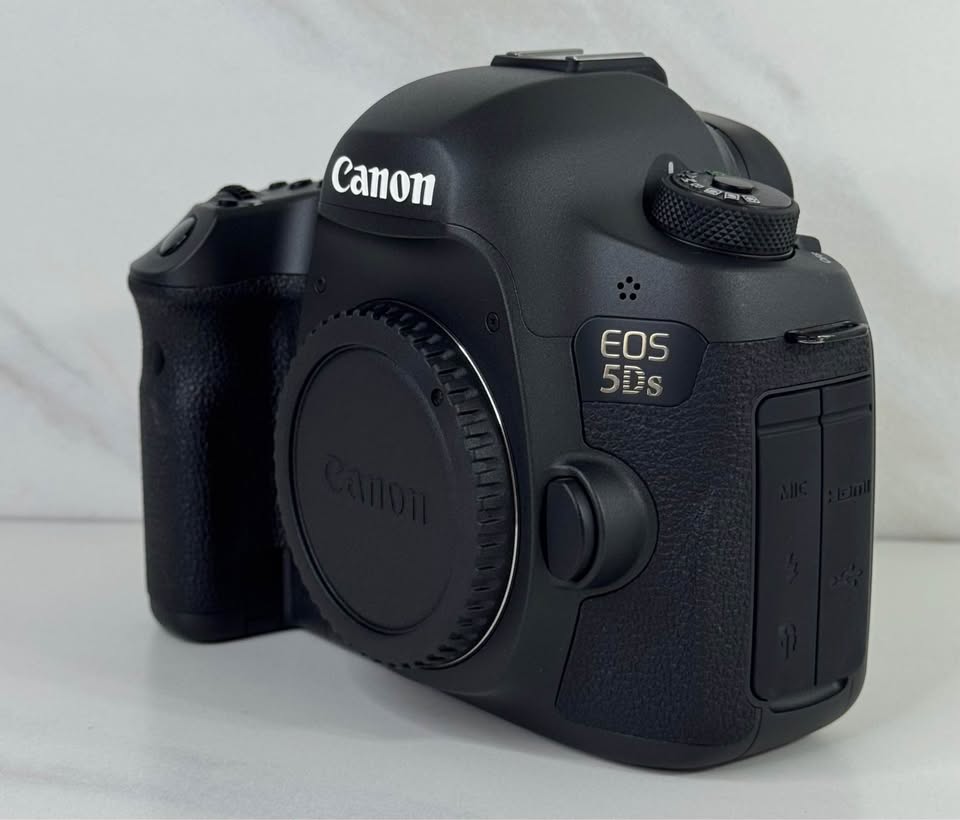 Canon EOS 5DS 50MP Camera