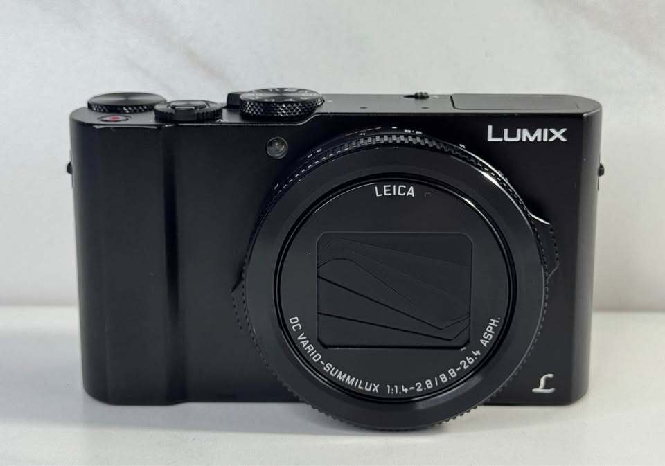 Panasonic Lumix LX10 Camera