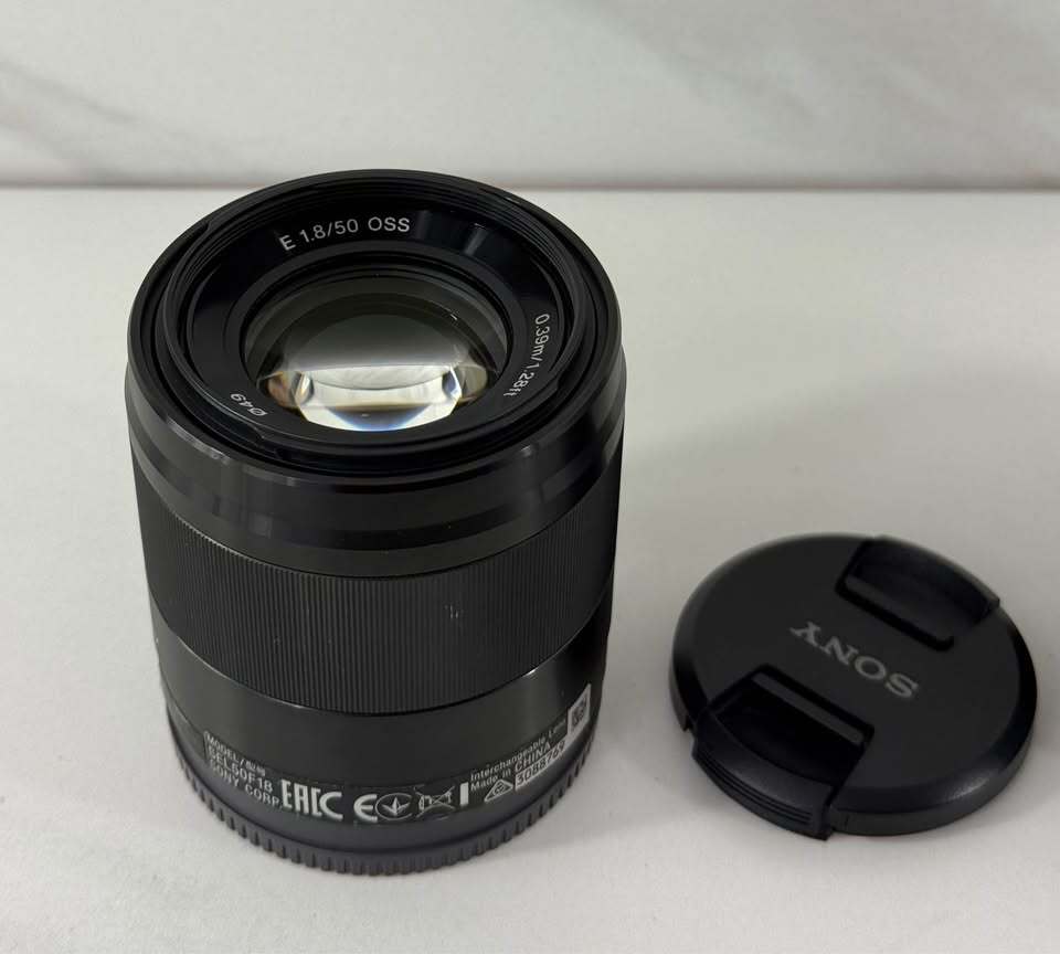 Sony E 50mm F1.8 OSS Lens