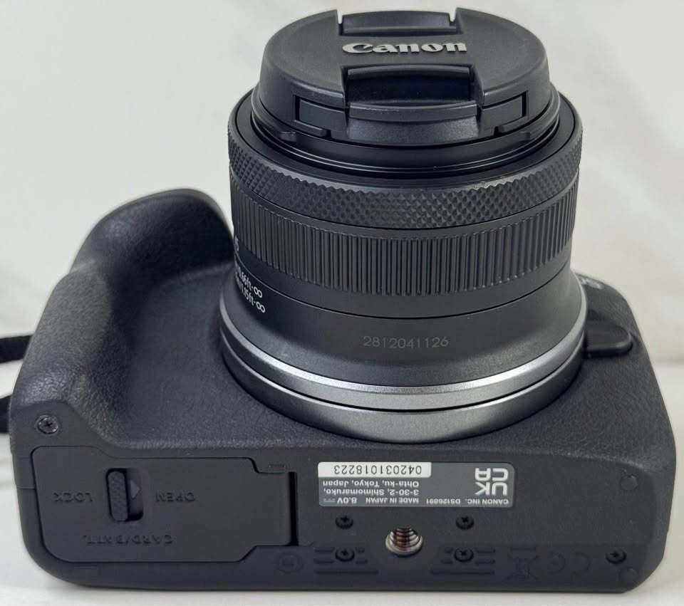 Canon R100 Camera With Lens