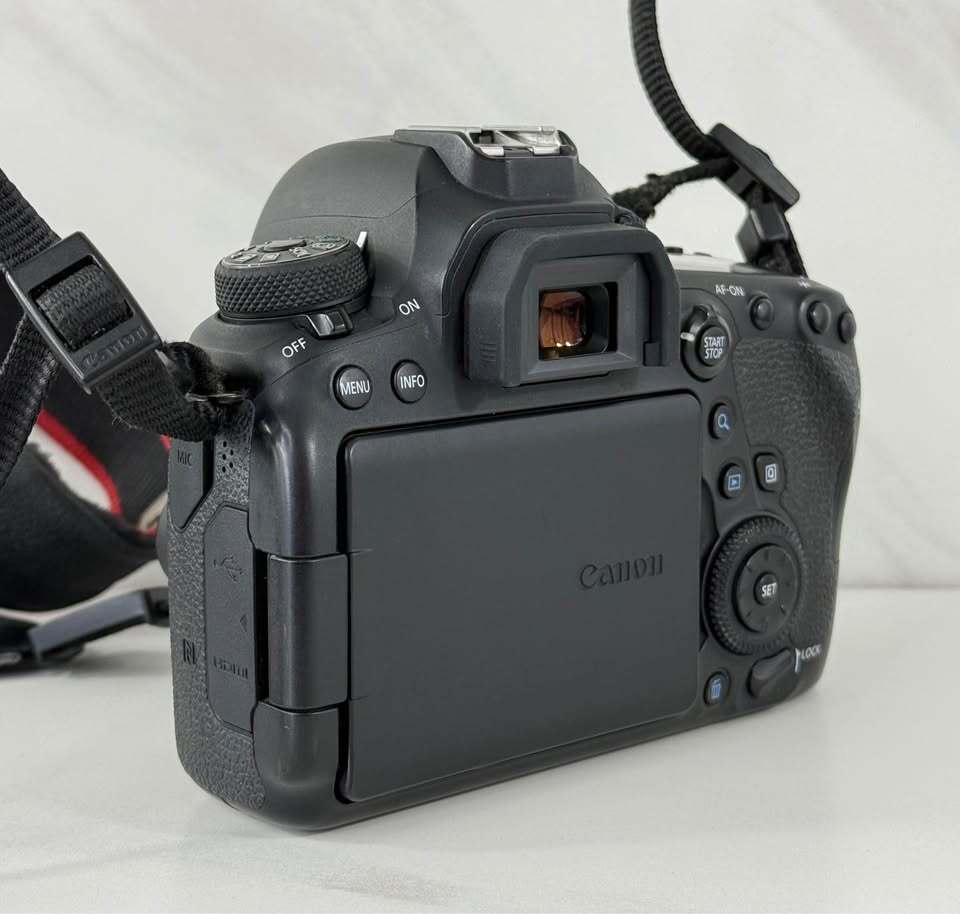 Canon EOS 6D Mark II 26.MP Camera