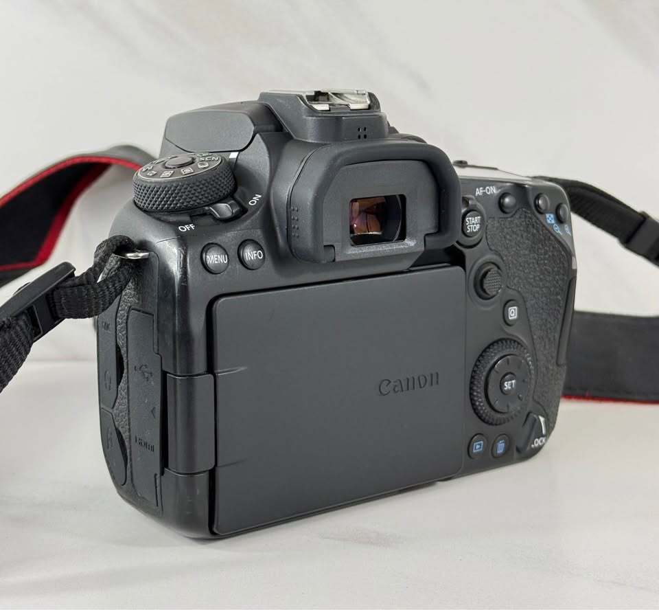 Canon EOS 90D 32.5 MP Camera