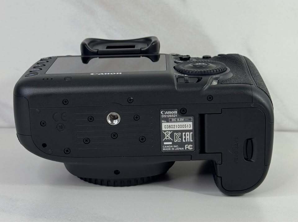 Canon EOS 5DS 50MP Camera