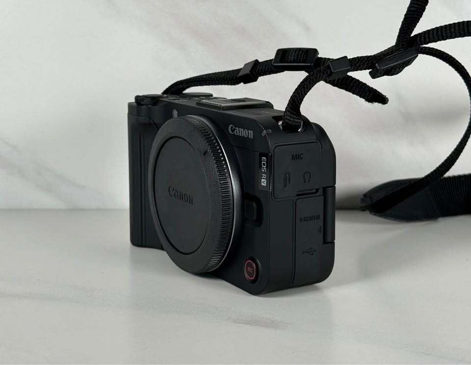 Canon EOS R50 V Camera