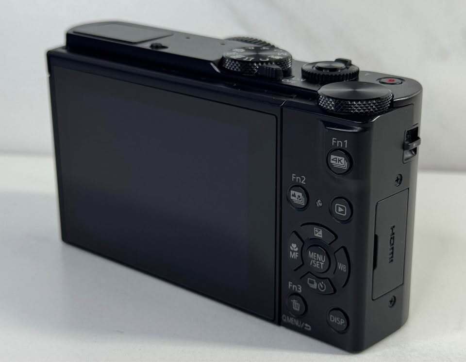 Panasonic Lumix LX10 Camera