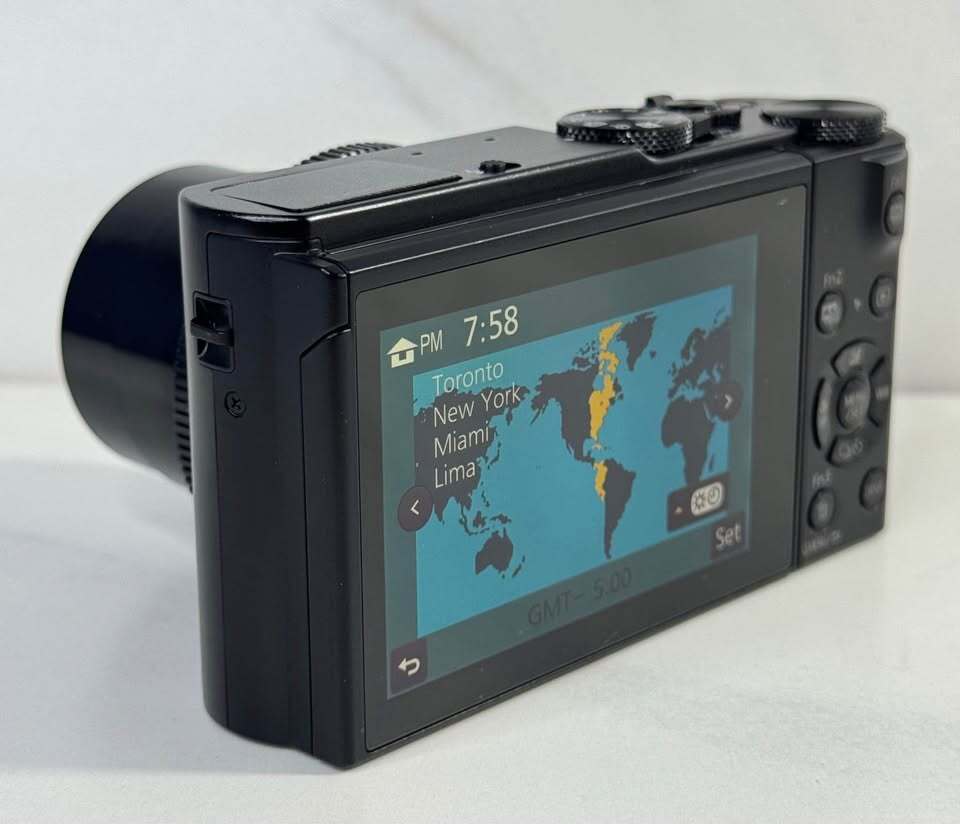 Panasonic Lumix LX10 Camera